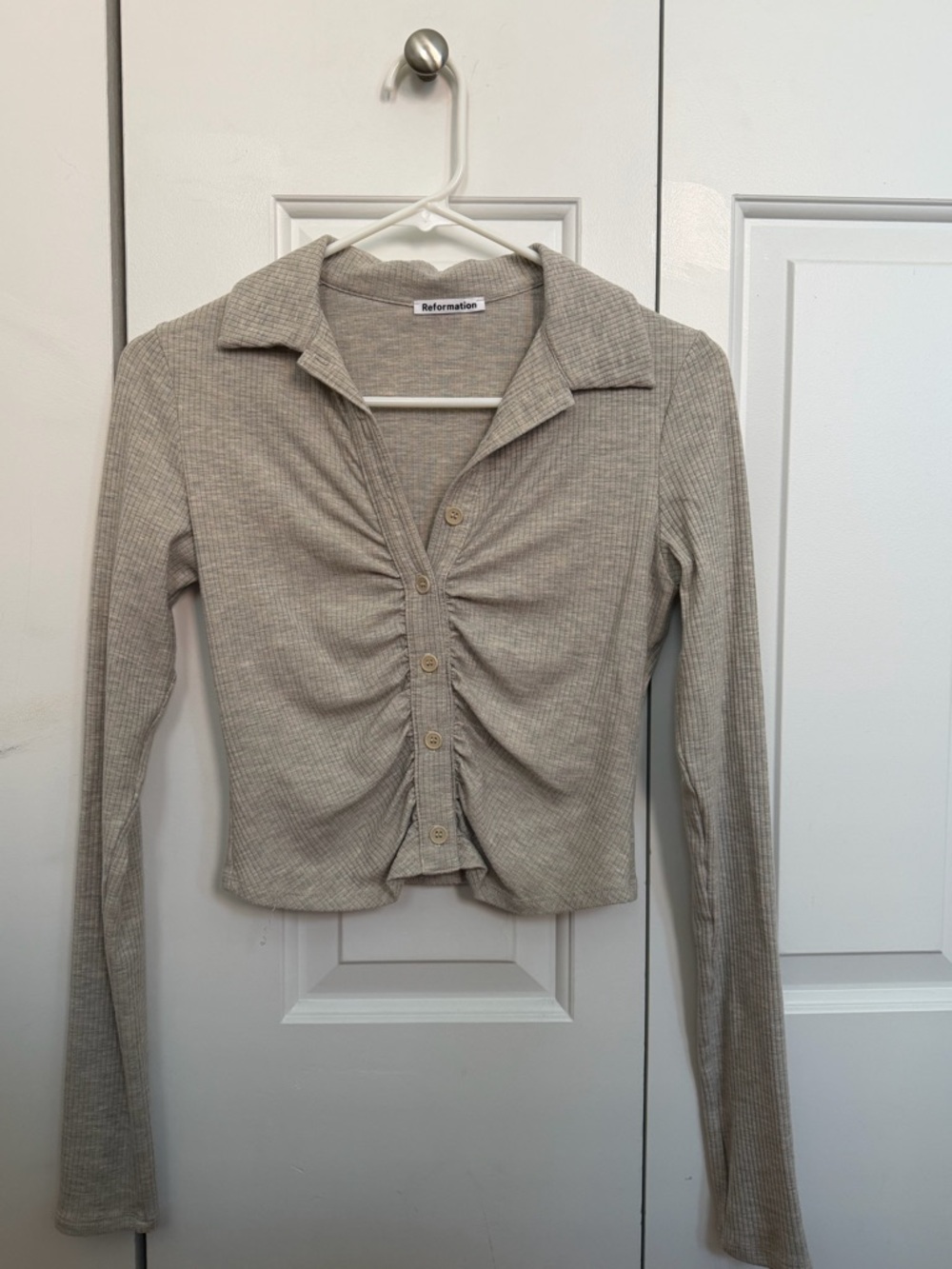 Reformation Light Gray Ribbed Ruched Button-Up Long Sleeve Top - Picture 4 of 6